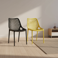 Chaises d'extérieur en polypropylène ajourées multicolores empilables pour patio et jardin, vente en gros