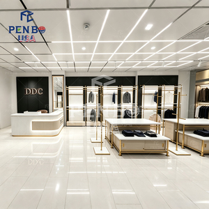 Aménagement intérieur de boutique de vêtements pour hommes au design moderne et haut de gamme, présentoirs à vêtements autoportants dorés sur mesure pour magasin de détail - Product Image 2