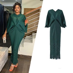 Robe longue plissée à imprimé floral de couleur unie grande taille XL avec manches chauve-souris creuses lâches et franges en queue de poisson décontracté teint en plaine - Product Image 4