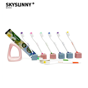 <span class=keywords><strong>Brosse</strong></span> <span class=keywords><strong>à</strong></span> dents souple avec manche ergonomique antidérapant en silicone <span class=keywords><strong>à</strong></span> triple connexion en forme de croissant pour un nettoyage buccal complet quotidien - Product Image 3