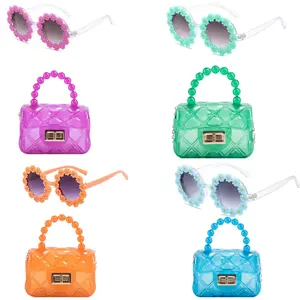 2024 yaz renkli şeker PVC küçük kızlar Mini çanta çocuklar jöle omuzdan askili çanta ve çocuk güneş gözlüğü set