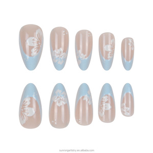 <span class=keywords><strong>Manucure</strong></span> française bleue en forme d'amande avec motif floral : Ongles artificiels amovibles d'aspect frais pour styles européens et américains - Product Image 2