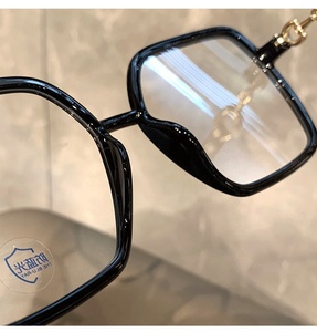 Lunettes pour <span class=keywords><strong>femmes</strong></span> à monture carrée noire, style essentiel pour visage épuré, monture surdimensionnée style <span class=keywords><strong>affiche</strong></span>, protection anti-lumière bleue - Product Image 4