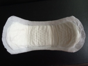 Coussinets de protection contre l'<span class=keywords><strong>incontinence</strong></span> pour femmes adultes épais jetables personnalisés pour la nuit en coton super absorbant - Product Image 2