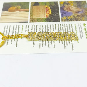 سلسلة مفاتيح معدنية مخصصة بشعار على شكل حرف، حلقة مفاتيح مرصعة بالكريستال والأحجار الكريمة - Product Image 4