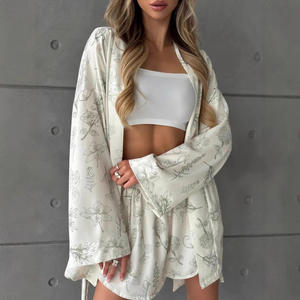 <span class=keywords><strong>En</strong></span> stock Ensemble de pyjama ample pour femmes Ensemble de pyjama lisse Robe de chambre de luxe Vêtement de maison pour femmes Pyjama imprimé pour femmes Chemises de nuit <span class=keywords><strong>en</strong></span> soie glacée pour femmes - Product Image 2