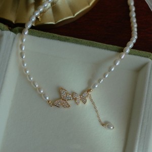 Collier de luxe rétro élégant pour femme Wenchi avec pendentif papillon et chaînes de perles d'eau douce naturelles – Sensation de niche chinoise - Product Image 5