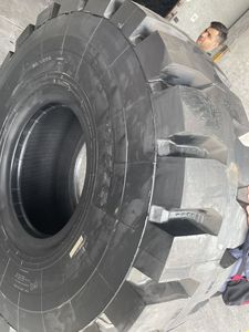 Neumáticos Chinos para Camiones de Trabajo Pesado, Nuevos 12.00R20, Radiales, Resistentes al Balasto, con Cámara de Aire para Uso en Carretera - Product Image 3