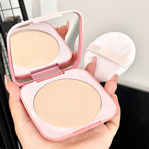 Polvo Fijador Matificante Ligero Airbrush de <span class=keywords><strong>Charlotte</strong></span> <span class=keywords><strong>Tilbury</strong></span> Cosmetics Tono 1 FAIR para un Maquillaje de Belleza con Acabado Perfecto - Product Image 4