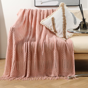 Vente en gros usine : Plaid tricoté confortable style nordique couleur caramel, à franges, pour canapé, hôtel et bureau - Product Image 6