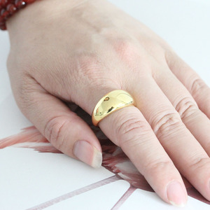 Anillo Ovalado de Acero de Titanio de 10 mm, Color Dorado, Joyería de Moda para Hombre, Regalo, Forma Geométrica, Diseño Sencillo - Product Image 4