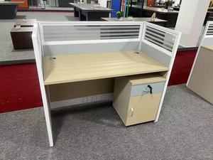 Ensemble de meubles modernes multi-usages pour la maison et les espaces de coworking – Bureaux modulaires pour open space en promotion - Product Image 4