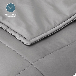 Manta Ponderada Ecológica Portátil de Poliéster con Cuentas de Vidrio No Tóxicas 48x72 15lbs Gris Claro para Verano Antibacteriana - Product Image 3