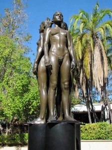 Sculpture moderne en bronze sur mesure MALTON représentant un <span class=keywords><strong>homme</strong></span> <span class=keywords><strong>et</strong></span> une <span class=keywords><strong>femme</strong></span> <span class=keywords><strong>nus</strong></span>, avec technique de moulage pour la décoration de jardin <span class=keywords><strong>et</strong></span> de parc - Product Image 1