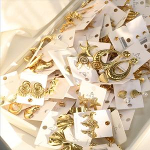 Boucles d'oreilles pendantes tendance en acier inoxydable coréen plaqué or 18 carats, anti-ternissement, pour femmes, vente en gros - Product Image 1