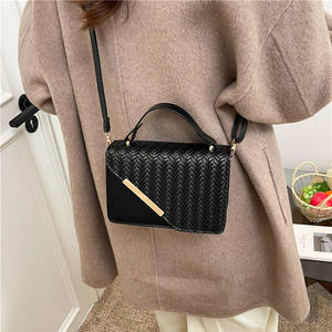 Borsa a tracolla da <span class=keywords><strong>donna</strong></span> trendy con bordo in ferro diagonale, nuova, tinta unita, piccola, quadrata, casual, con copertura singola - Product Image 4