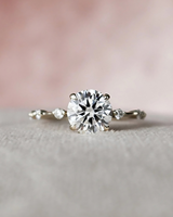 AADIHI JEWELS R0041 Bague de fiançailles et de mariage en diamant de laboratoire taillé de 1,50 carat, or blanc 14 carats, solitaire antique de luxe plaqué rhodium