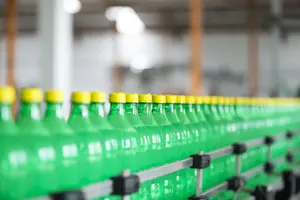 Completo Automático Csd Refrigerantes Carbonatados Bebidas Energéticas Refrigerante Bebida Água Pet <span class=keywords><strong>Bottle</strong></span> Filling Plant Linha De Produção - Product Image 2