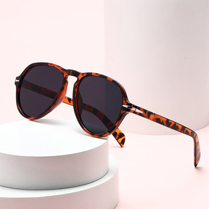 Hot New Men and Women Outdoor Tourism Beach Fashion Retro Leopard Print Big <b>Frame</b> Sunglasses - Product Image 2