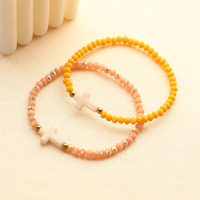 Nouveau design de bijoux religieux, bracelet extensible en acier inoxydable avec perles dorées, charme croix, bracelet à perles en verre cristal de 4 mm