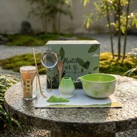 Ensemble de bols à matcha en céramique minimaliste moderne Anji Newell, kit de cérémonie du thé japonais en huit pièces avec support pour fouet en bambou pour la maison