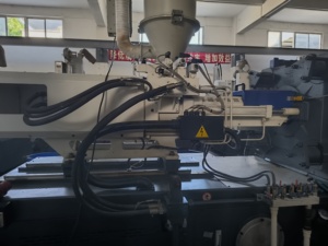 Máquina de Moldeo por Inyección de Plástico Haitiana de Segunda Mano de 200 Toneladas, Horizontal, con Servomotor - Product Image 4