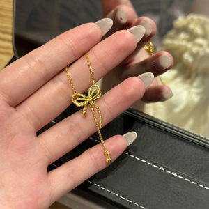 Nuova Collana 2026 Serie Principessa Fugitiva con Fiocco Dorato e Nappe, Diamanti, Catena Geometrica in Ottone Figaro da <span class=keywords><strong>Donna</strong></span>, Trendy per Anniversario - Product Image 3