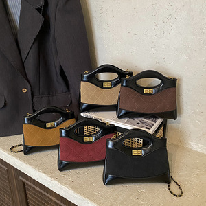 Bolso de Mano Tipo Clutch Acolchado de Piel Sintética de Alta Gama para Mujer, Otoño 2026, con Cierre de Bloqueo y Cadena Decorativa, Forro de Poliéster - Product Image 3