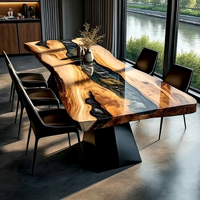 Table à manger rectangulaire en bois de noyer massif, bord naturel, époxy noir et sable doré, style moderne et luxueux, pour villa et maison