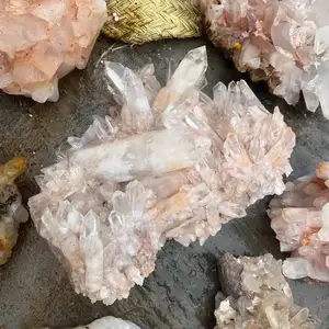 Cluster di cristalli di guarigione a grappolo di roccia di cristallo di quarzo naturale all'ingrosso all'ingrosso di grandi dimensioni