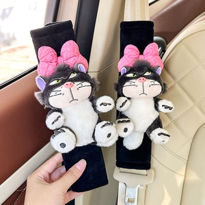 ตุ๊กตาแมวลูซี่ น่ารัก สนุกสนาน สร้างสรรค์ ลายการ์ตูน นุ่ม ตกแต่งเข็มขัดนิรภัยในรถยนต์ ปลอกหุ้มไหล่แบบนุ่มสบาย - Product Image 1