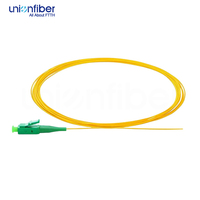 Pigtail Serat Optik Singlemode G652.D Tipe LC APC Desain Berpelapis Rapat untuk Instalasi Jaringan FTTH Kabinet Dalam Ruangan