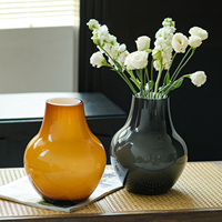 Vases d'entrée haut de gamme en verre soufflé artisanal, style médiéval, décor vintage, artistiques et émaillés, pour aménagements intérieurs.