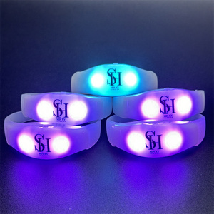 Quinceanera Party Favors Xv Party Favors Musique Clignotant Led Bracelets - Product Image 1
