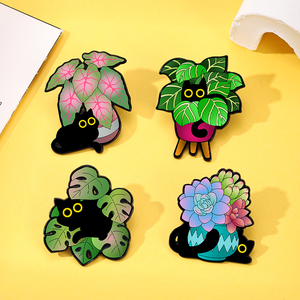 เข็มกลัดเคลือบอ่อนพิมพ์ลาย UV แบบกำหนดเองขายส่ง จำนวนมาก ลายพืชและสีดำ สำหรับออกแบบตราสัญลักษณ์ โรงงานผลิตโดยตรง รับผลิตแบบ OEM ODM มีสินค้าในสต็อก - Product Image 1