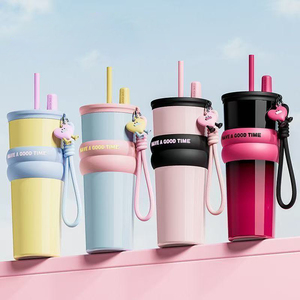 Pastellfarbener Isolierbecher mit Strohhalm - 24oz Wiederverwendbarer Kaffeebecher mit Silikon-Griffhülle, Herzanhänger und Tragegurt - Product Image 3