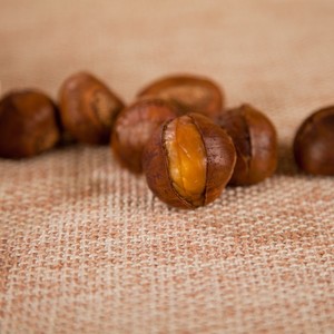 Collation biologique Prêt à manger Châtaignes Châtaignes grillées Collations Délicieuses Châtaignes Collations Alimentaire - Product Image 1