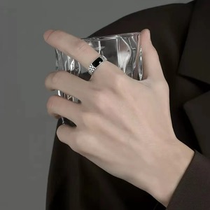 Anello Minimalista da <span class=keywords><strong>Uomo</strong></span> con Motivo a Scacchi Geometrico in Smalto Nero, Vendita all'Ingrosso - Product Image 3