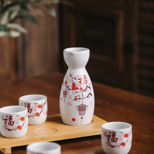 Ensemble de saké en céramique en gros, vaisselle en porcelaine avec plateau en bambou, pot à saké et 4 tasses de style japonais pour restaurant ou cadeau - Product Image 4