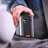 [Entrepôt SA/BR/RU/EU] BYINTEK P70 Meilleure Vente Projecteur de Poche à Batterie Autonomie 3 Heures DLP 4K Mini Android 9.0 Lumens Réels HIFI
