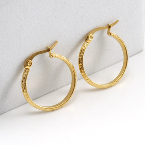 Pendientes de acero inoxidable chapado en oro de 18 quilates para mujer - Product Image 4