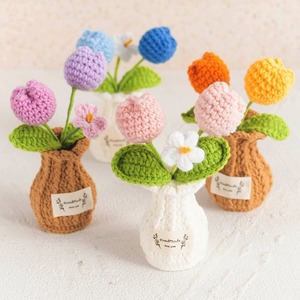 Jarrón de Tulipanes Tejido a Mano Personalizado, Decoración de Escritorio, Flor Artificial de Hilo, Cerámica, Adorno de Flor Eterna, Flor de Ganchillo - Product Image 1