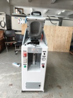 Presse pneumatique à tête unique pour semelles de chaussures, équipement de fabrication de chaussures pour l'assemblage des semelles, machine à presser les semelles de chaussures