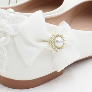 Scarpe da sposa bianche con perle e cavigliera di perline, scarpe basse bianche da sposa e damigella d'onore per donna - Product Image 4