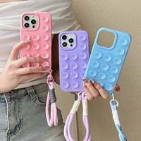 Coques de téléphone en silicone à ventouse motif macaron bulle mignonnes avec sangles pour iPhone 16 Pro 15 14 13 Pro Max – Housse de protection souple