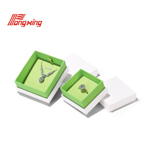 Bán buôn màu xanh lá cây các tông đồ trang sức Hộp bao bì biểu tượng tùy chỉnh UV lợi thế lá dập nổi Matt Cán Vàng hiển thị - Product Image 4