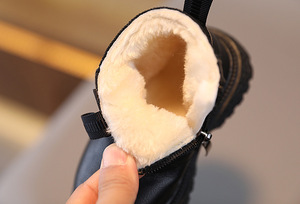 <span class=keywords><strong>Botas</strong></span> cortas de moda para niños de felpa de <span class=keywords><strong>invierno</strong></span>, zapatos informales laterales para niños, <span class=keywords><strong>botas</strong></span> cálidas de suela blanda para niñas - Product Image 5