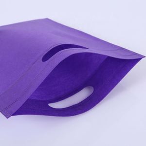 Sac en polypropylène non tissé personnalisé avec impression sérigraphiée, motif dessin animé, poignée découpée, couleur sur mesure - Product Image 5
