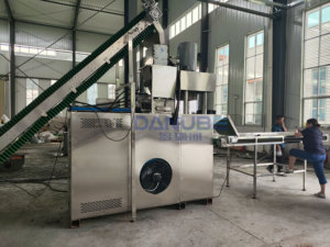 Machine de briquetage hydraulique utilisée dans la production de charbon de coque de palme, large gamme d'applications, forme personnalisable. - Product Image 1