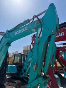 Excavatrice KOBELCO SK55 d'occasion, moteur d'origine, fonctionnement fluide, faible nombre d'heures de travail, économique, prête à être expédiée, à vendre - Product Image 6